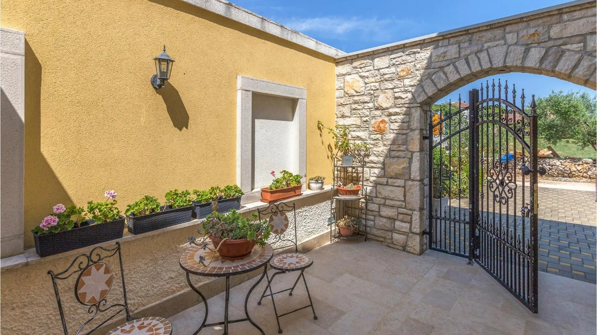Nice Apartment In Fondole With Jacuzzi